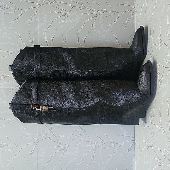 Black Boots - Picture 6 of 12